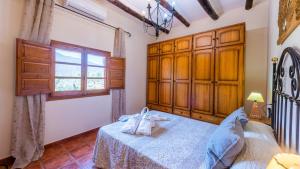 Łóżko lub łóżka w pokoju w obiekcie Casa Los Olivos Orgiva by Ruralidays
