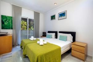 Cama ou camas em um quarto em Amazing Penthouse next to Beach & Puerto Banús - RDR216