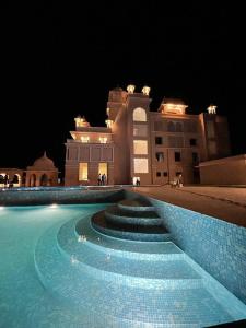Het zwembad bij of vlak bij The Utopia Resort Sanchi