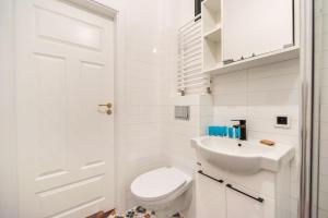 Kúpeľňa v ubytovaní Metro Plac Wilsona Etno Apartament + 26 fotografií