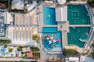 Bazén v ubytování Miarosa Kemer Beach nebo v jeho okolí