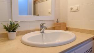 A bathroom at Apartamento Mirasierra 2 Frigiliana by Ruralidays