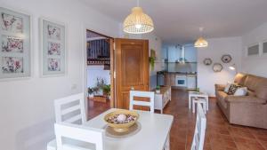 A kitchen or kitchenette at Apartamento Mirasierra 2 Frigiliana by Ruralidays