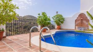 The swimming pool at or close to Apartamento Mirasierra 2 Frigiliana by Ruralidays