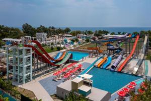 Bazén v ubytování Miarosa Kemer Beach nebo v jeho okolí