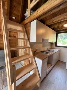 Kuchyň nebo kuchyňský kout v ubytování Deleni Retreat - Bungalow Ania