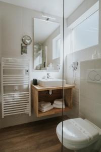 Koupelna v ubytování Hôtel Aux Tamaris - Vue Mer