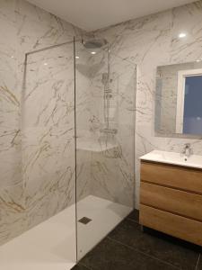 A bathroom at Apartamentos Marina Még 37 kép