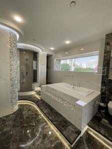 Koupelna v ubytování Levanevsky Hotel