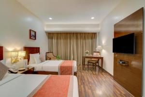 Hotel Home In By Amrik Sukhdev客房内的一张或多张床位