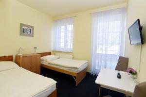 Posteľ alebo postele v izbe v ubytovaní Hotel U Jezírka