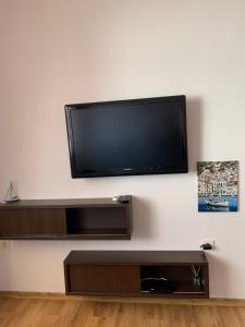 En tv och/eller ett underhållningssystem på Анси