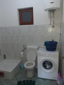 Vonios kambarys apgyvendinimo įstaigoje Apartman Čerkez