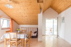 Posedenie v ubytovaní House Motar
