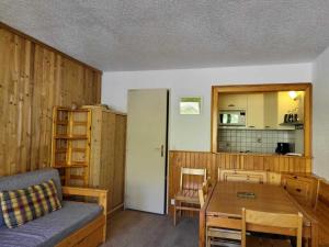 a living room with a couch and a table at Appartement Tignes, 2 pièces, 6 personnes - FR-1-449-108 in Tignes