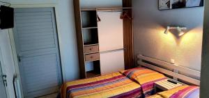 Postel nebo postele na pokoji v ubytování RESIDENCE TORRE DEL FAR + 4 fotografie