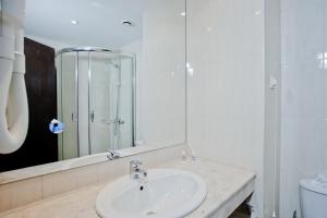Koupelna v ubytování Selena Hotel