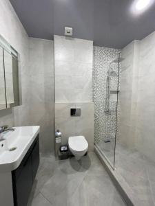 Koupelna v ubytování Hotel Biota