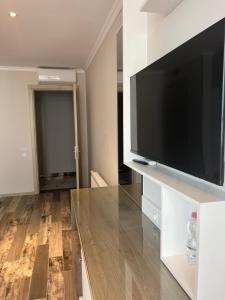 TV a/nebo společenská místnost v ubytování Green Rock