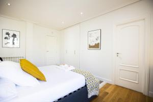 Posteľ alebo postele v izbe v ubytovaní Haizea by Smiling Rentals