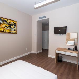 TV a/nebo společenská místnost v ubytování OLF Hotel + 37 fotografií
