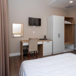 Kuchyň nebo kuchyňský kout v ubytování OLF Hotel