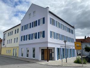 a large white building on the side of a street at Hotel Hofmeisterhaus - Self Check-in in Massing