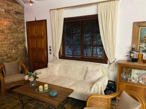 Posezení v ubytování Kineta luxury House