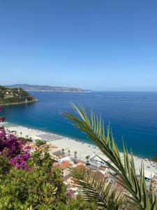 a view of a beach and the ocean at Casa Vita Scilla in Scilla