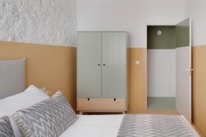 Un pat sau paturi într-o cameră la Apartamento diseño Galiana 6 Avilés Asturias