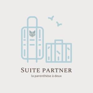 un logotipo para un hotel con una maleta y las palabras socio suite en Suite partner, en Peyriac-Minervois