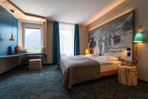 Postel nebo postele na pokoji v ubytování Sporthotel Pontresina