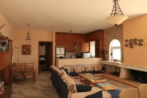 a living room with a couch and a table at Sunrise seahouse in Vromopoúsi