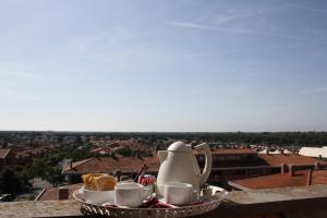 Příslušenství pro přípravu čaje a kávy v ubytování Best Western Hotel I Triangoli
