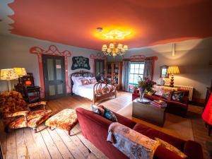 Зона вітальні в Sawcliffe Manor Country House with Spa, Free Parking, Catering, Self Checkin, Farmstay