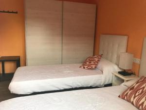 A bed or beds in a room at Agradable casa con patio a 100 metros de la playa