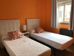 A bed or beds in a room at Agradable casa con patio a 100 metros de la playa