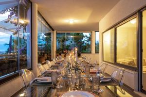 Reštaurácia alebo iné gastronomické zariadenie v ubytovaní Villa GG