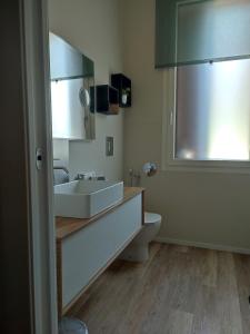 A bathroom at Nuova Porta dei Musicisti - Locazione Turistica Még 10 kép