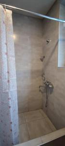 Bagno di guest house lela rezo