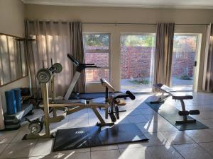 Fitness centrum a/nebo fitness zařízení v ubytování Nikita's Self-catering Haven 2