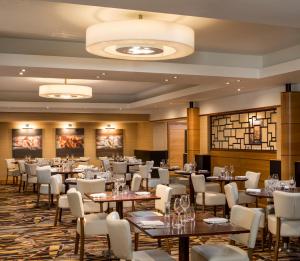Restorāns vai citas vietas, kur ieturēt maltīti, naktsmītnē The Park Royal Hotel & Spa
