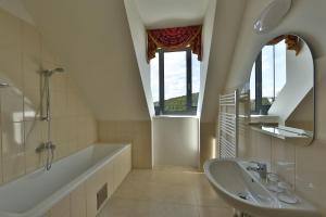 A bathroom at Hotel Grand Vígľaš