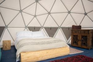 Un pat sau paturi într-o cameră la La Meca Glamping