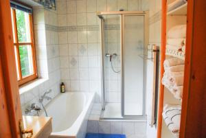 A bathroom at Wastlbauer - Luxus Chalet mit Wohlfühlfaktor Még 18 kép