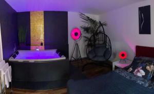 Fotografie z fotogalerie ubytování FiftyShades Apartmán s vířivkou v Jihlavě