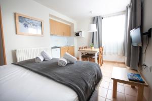 Ένα ή περισσότερα κρεβάτια σε δωμάτιο στο Outdoor Apartaments - Ski