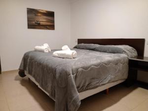 Una cama o camas en una habitación de Las Moras Rincon