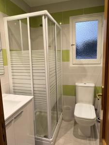 Koupelna v ubytování Habitación con baño privado- En casa familiar Beatriz
