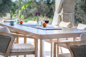 Nápoje v ubytování Island Villa Adriana with heated pool and sauna